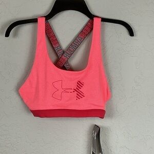 NWT Women’s Under Armor Sports Bra Crisscross Straps Size